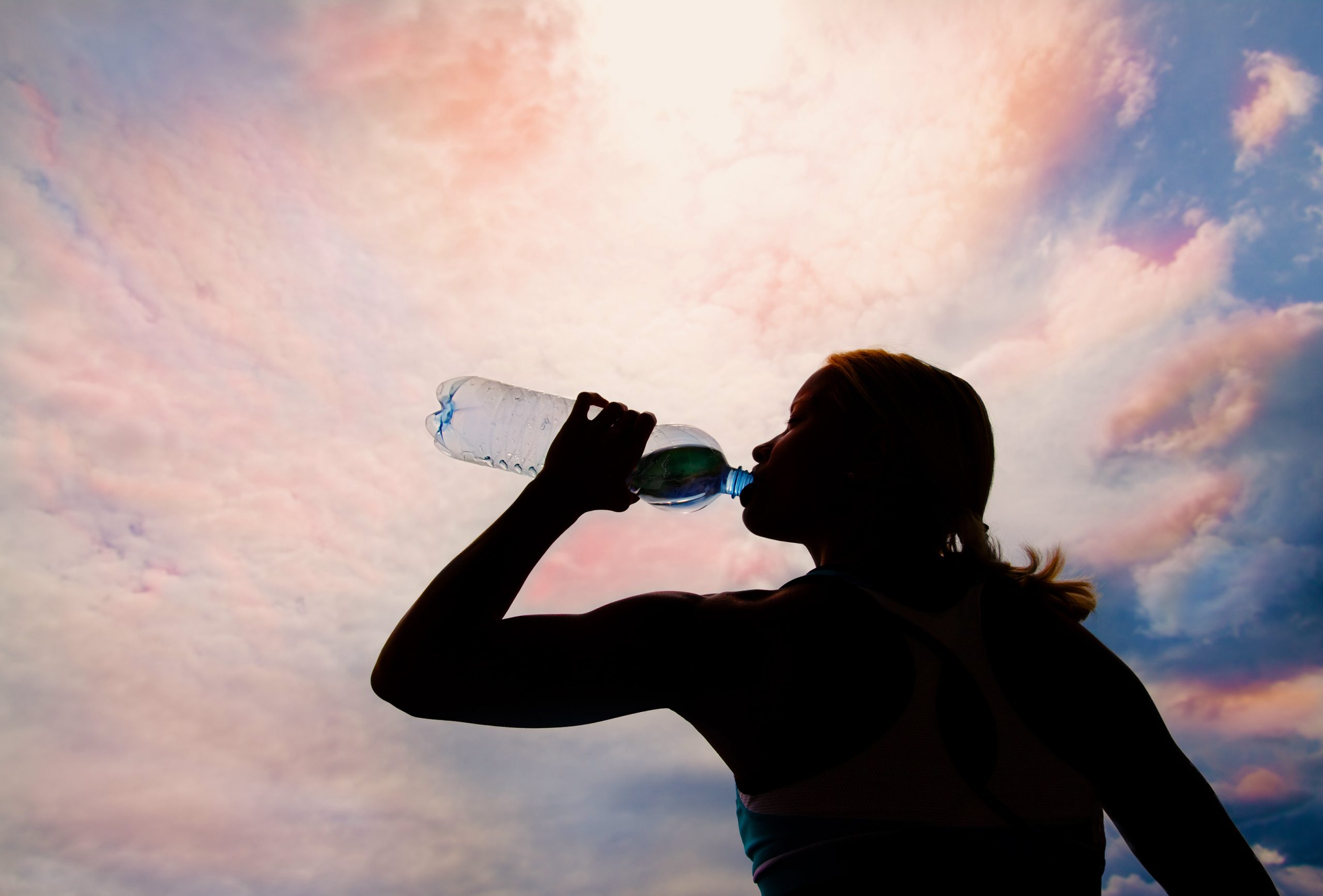 چرا نوشیدن آب در کوهنوردی مهم است؟